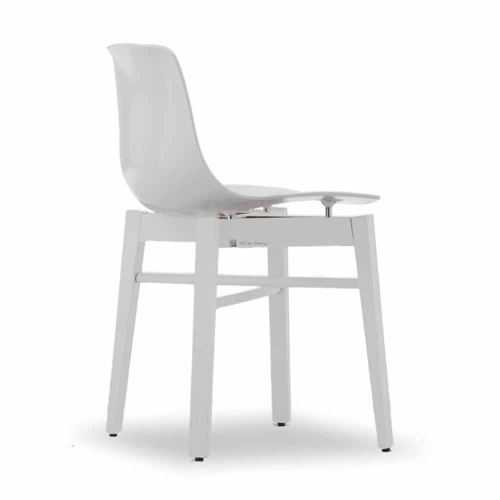 2 design stoelen in hout en witte zitting gemaakt in Italië