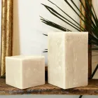 2 vierkante kaarsen van verschillende maten in was, gemaakt in Italië - Adelle Viadurini