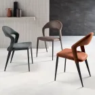 2 stoelen bekleed met gekleurd kunstleer en met een gelakte metalen voet - Boccaccio Viadurini