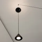 Wandlamp in zwart aluminium en minimalistisch design met dubbele kegel - Mercado Viadurini