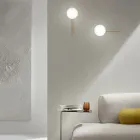 Wandlamp met LED in goud geverfd metaal en geblazen glas - Ailanto Viadurini