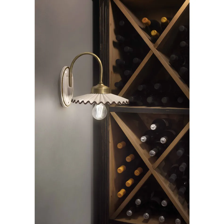 Geplooide glanzende keramische appliqué en handgeschilderde rand - Laquila Viadurini