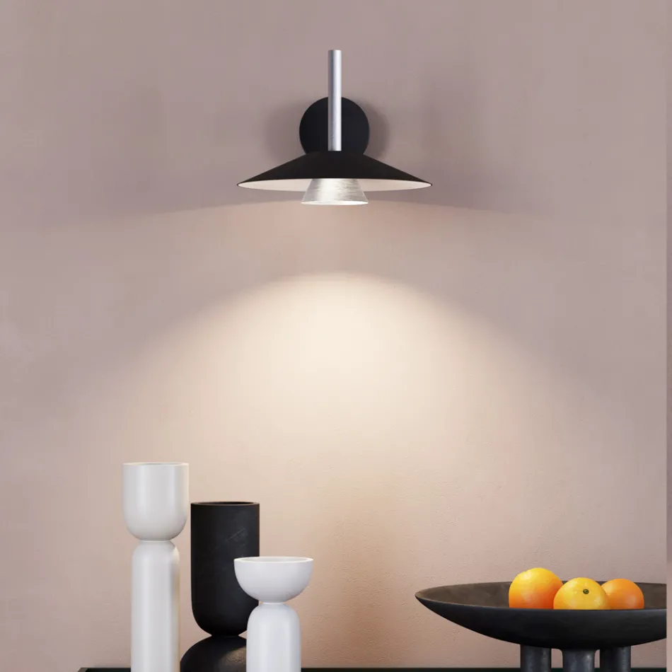 Metalen wandlampen in verschillende afwerkingen, gemaakt in Italië - Mira Viadurini