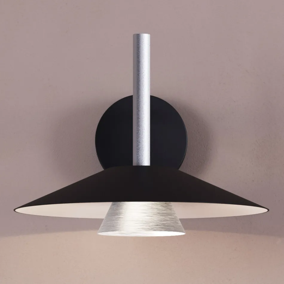 Metalen wandlampen in verschillende afwerkingen, gemaakt in Italië - Mira Viadurini