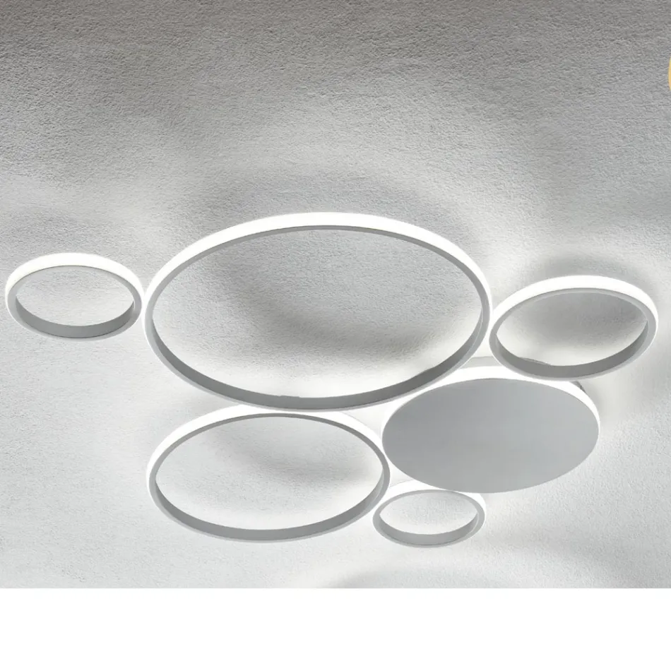 Moderne LED-wandlamp in gelakt metaal met gouden of zilveren afwerking - Punto Viadurini