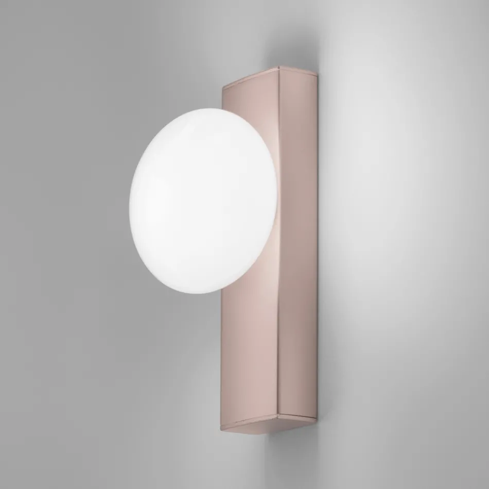 Wand- of plafondlamp van aluminium en wit geblazen glas - Alma Viadurini