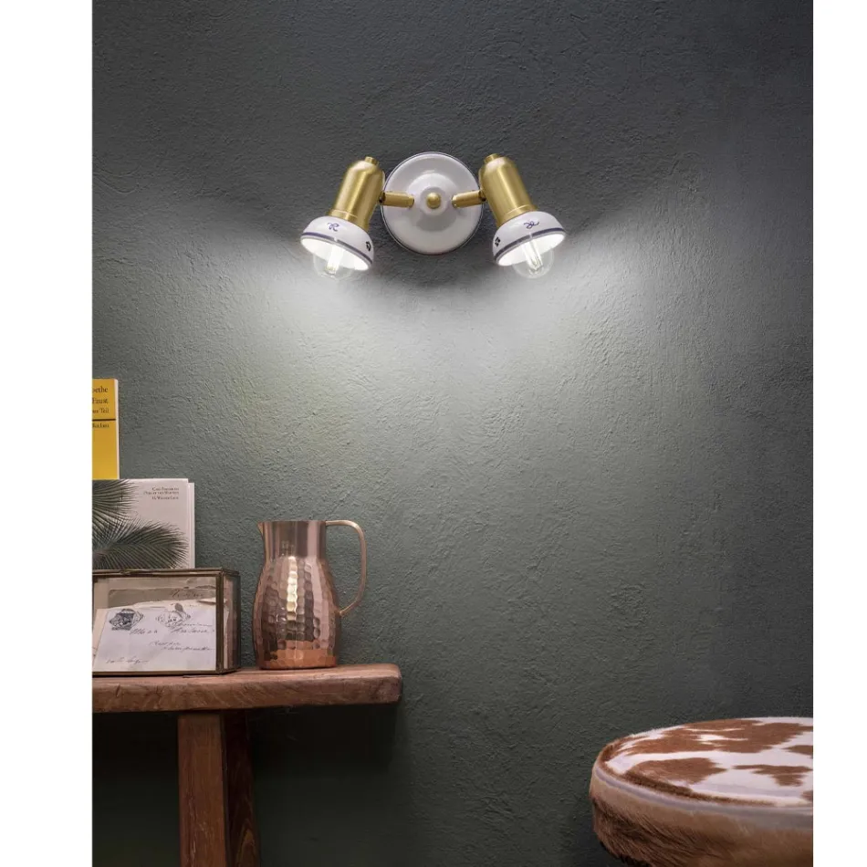 Ronde wandlamp met 2 spots in messing en handbeschilderd keramiek - Savona Viadurini