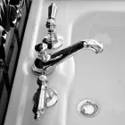 3-gats wastafelmengkraan met klassieke hendels in handgemaakt messing - Noriana Viadurini