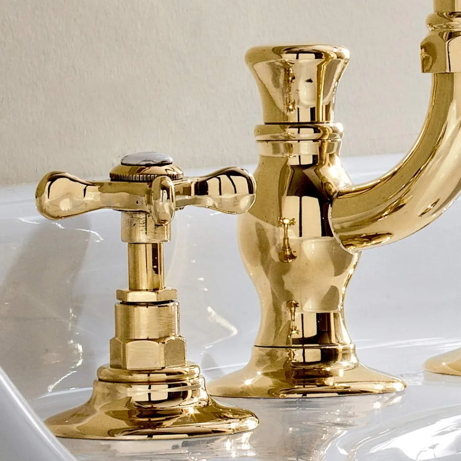 3-gats wastafelmengkraan met hoge uitloop in klassiek handgemaakt messing - Fioretta Viadurini