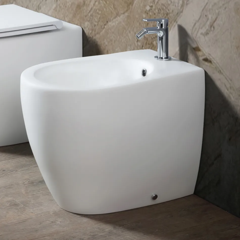 Aster vrijstaande bidet in mat keramiek, verkrijgbaar in twee kleuren en met een modern design. Viadurini