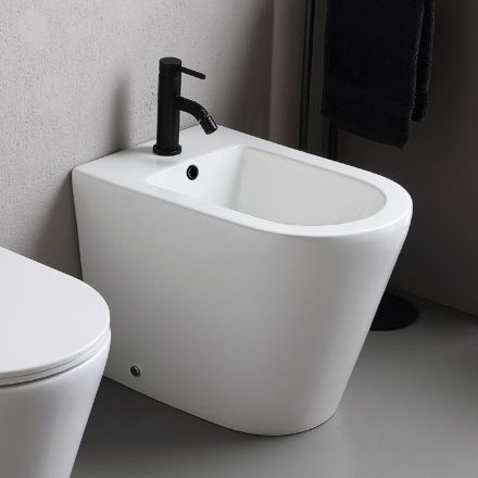 Salice vrijstaande bidet met één spoelgat, uitgevoerd in wit keramiek met een elegant modern design. Viadurini