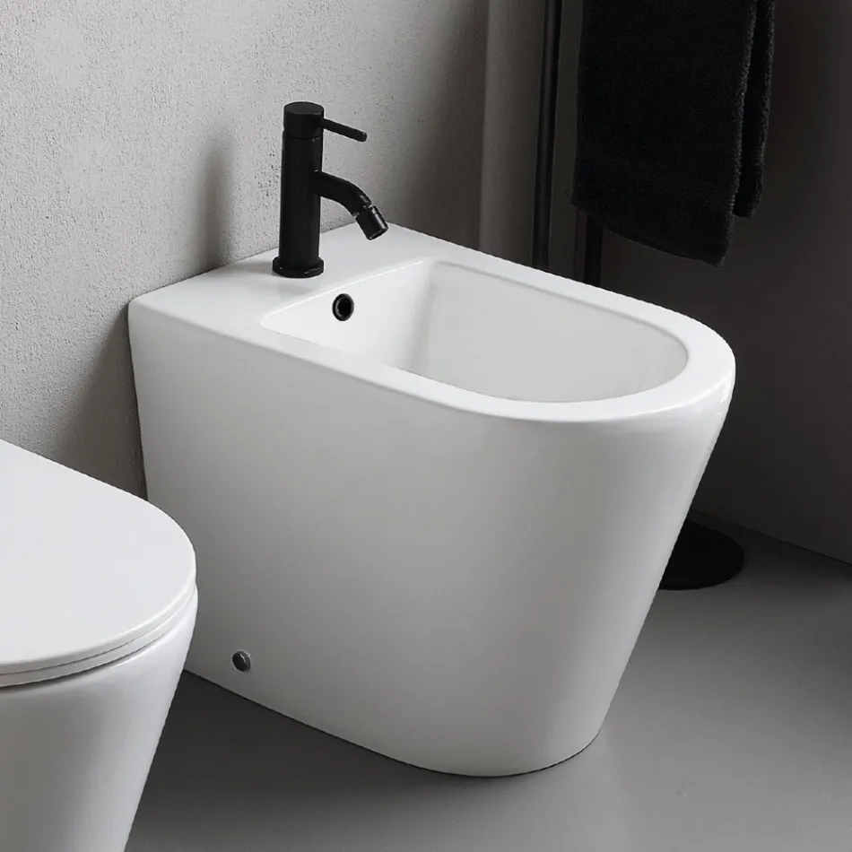 Salice vrijstaande bidet met één spoelgat, uitgevoerd in wit keramiek met een elegant modern design. Viadurini