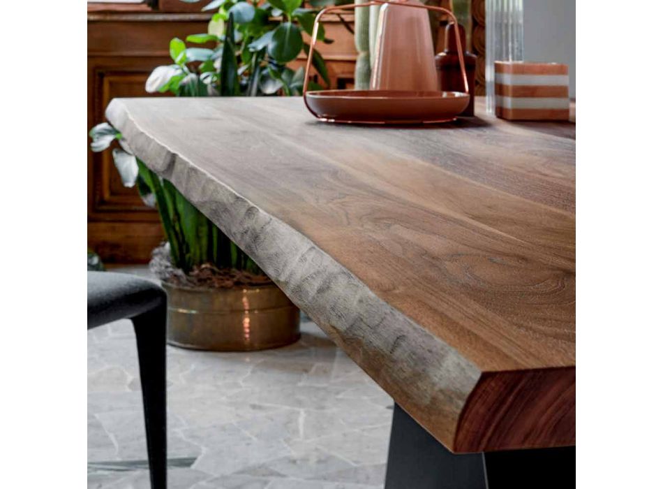 Bonaldo Axe designtafel in hout met natuurlijke randen gemaakt in Italië