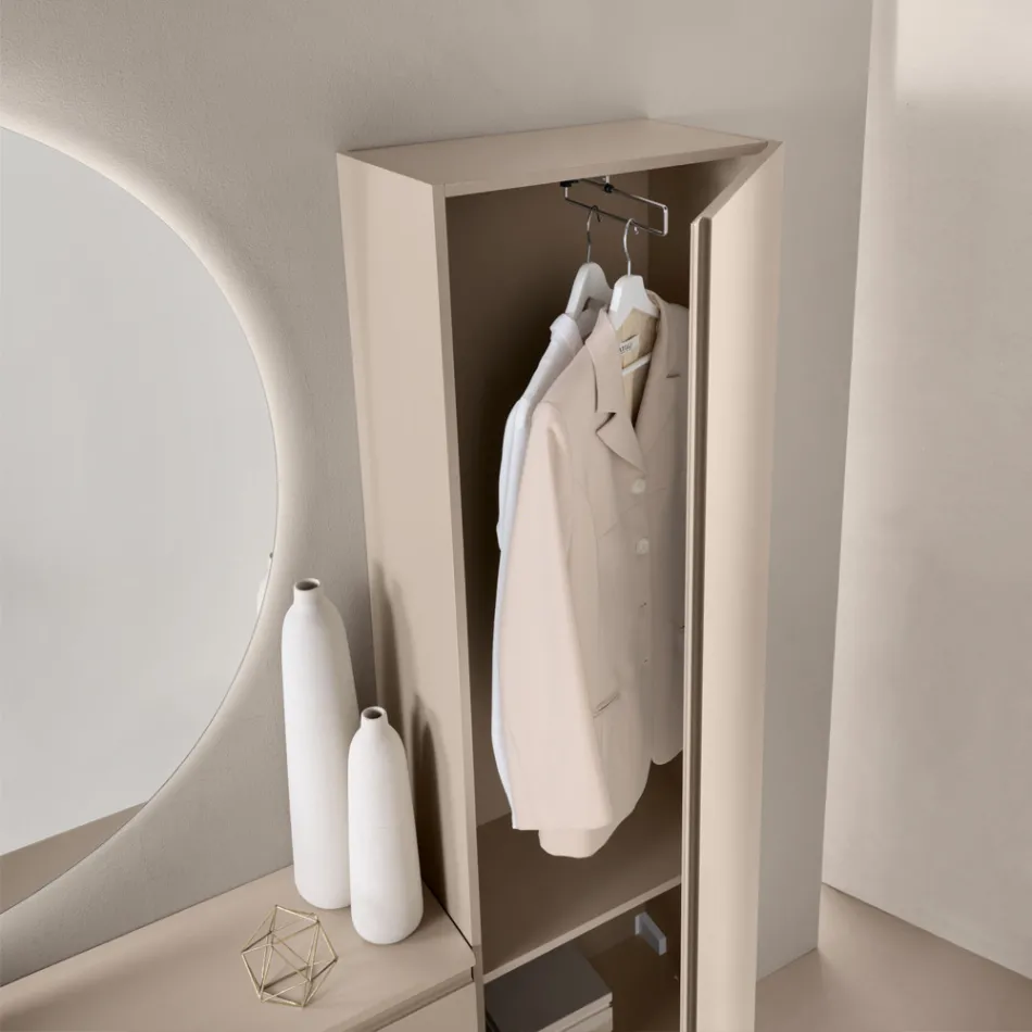 Gelakte melamine kapstok met MDF-deur en interne plank - Lunis Viadurini