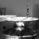 Middelpunt in Brezza della Versilia marmer en metaal gemaakt in Italië - Amabile Viadurini