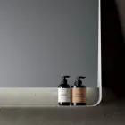 Badkamermeubel met 2 lades en 2 open vakken, spiegel en wastafel - Magnolia Viadurini