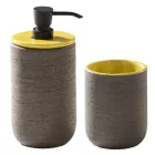 Badkamer Design Compositie Gele Kleur met Accessoires en Spiegel - Patryk Viadurini