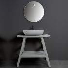 Grijze badkamercompositie met spiegel, teakhouten kast en accessoires - Patryk Viadurini