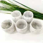 Samenstelling van 2 glazen in wit Carrara-marmer gemaakt in Italië - Dolla Viadurini