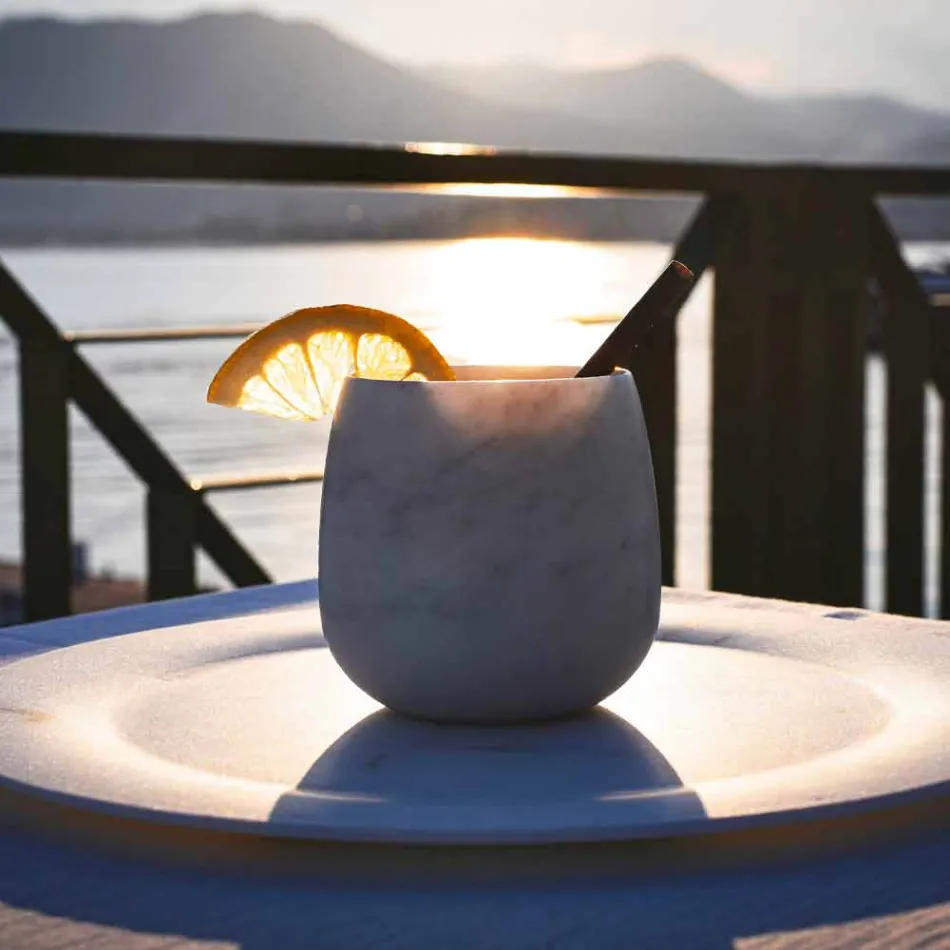 Samenstelling van 2 glazen in wit Carrara-marmer gemaakt in Italië - Dolla Viadurini