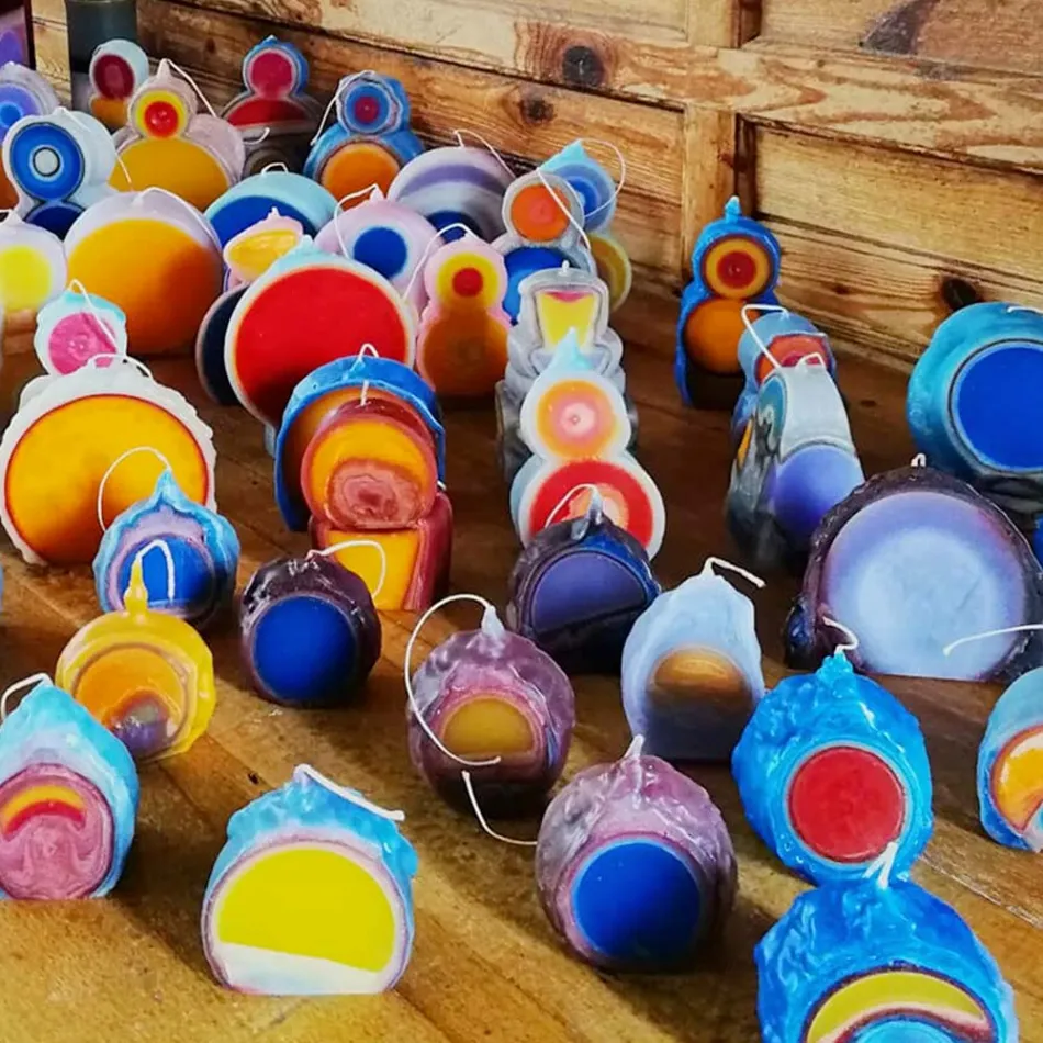 Samenstelling van 3 gekleurde waskaarsen, unieke stukken, gemaakt in Italië - Dela Viadurini