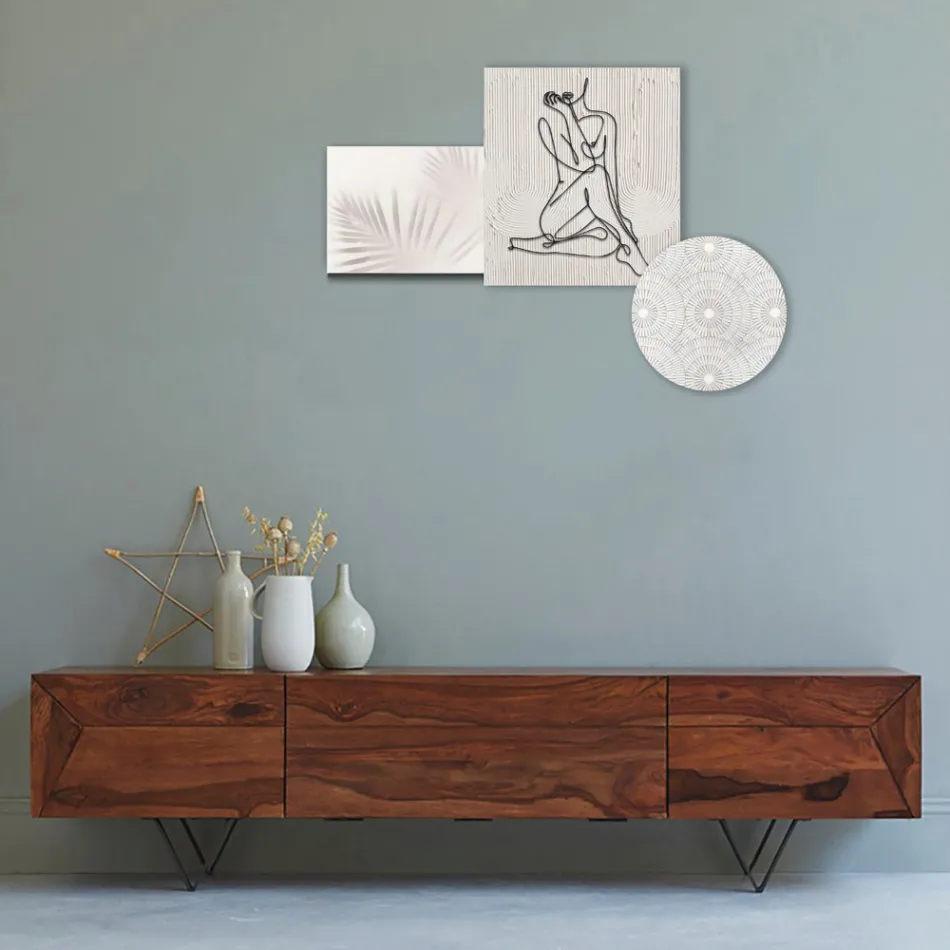 Samenstelling van 3 panelen met de stilering van een vrouw Made in Italy - Kaori Viadurini