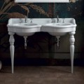 Klassieke badkamerkamer met dubbele kom gemaakt in Italië, Magda