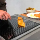 Moderne buiten tuin keuken op hout en stalen wielen - Buoncalliope Viadurini