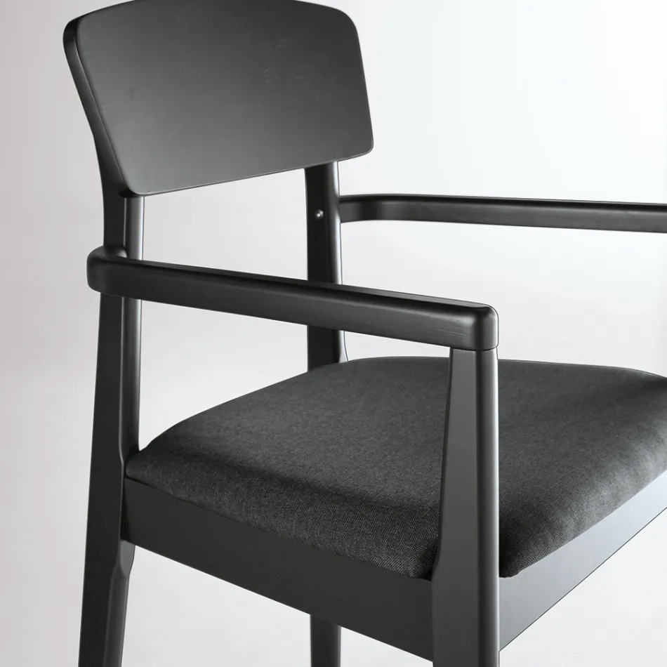 Twee stoelen met een milieuvriendelijk houten frame en een gewatteerde MDF-zitting - Loto Viadurini