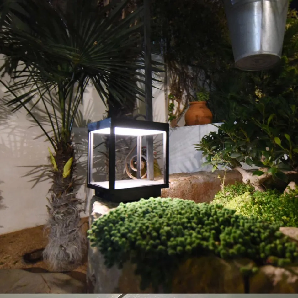 Draagbare led-spot op zonne-energie in wit, zwart of cortenaluminium - Bettina Viadurini