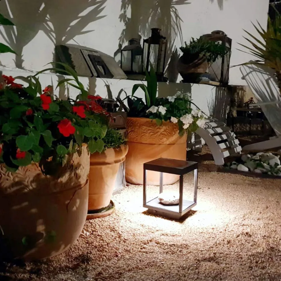 Draagbare led-spot op zonne-energie in wit, zwart of cortenaluminium - Bettina Viadurini