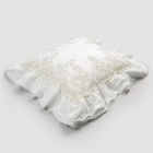 Vierkante kussensloop van wit linnen met decoratief kant aan de randen en volants - Priscilla Viadurini