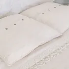 Vierkante kussensloop van zwaar gekleurd linnen met Agoya-knopen - Mediterraan Viadurini