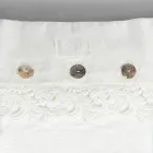 Vierkante kussensloop van stoffig of retro linnen met knopen en Armonia-kant - logo's Viadurini