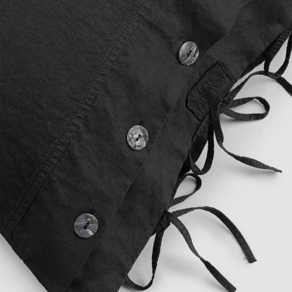 Rechthoekig bedkussensloop van wit of zwart linnen met knopen en veters - Agora Viadurini