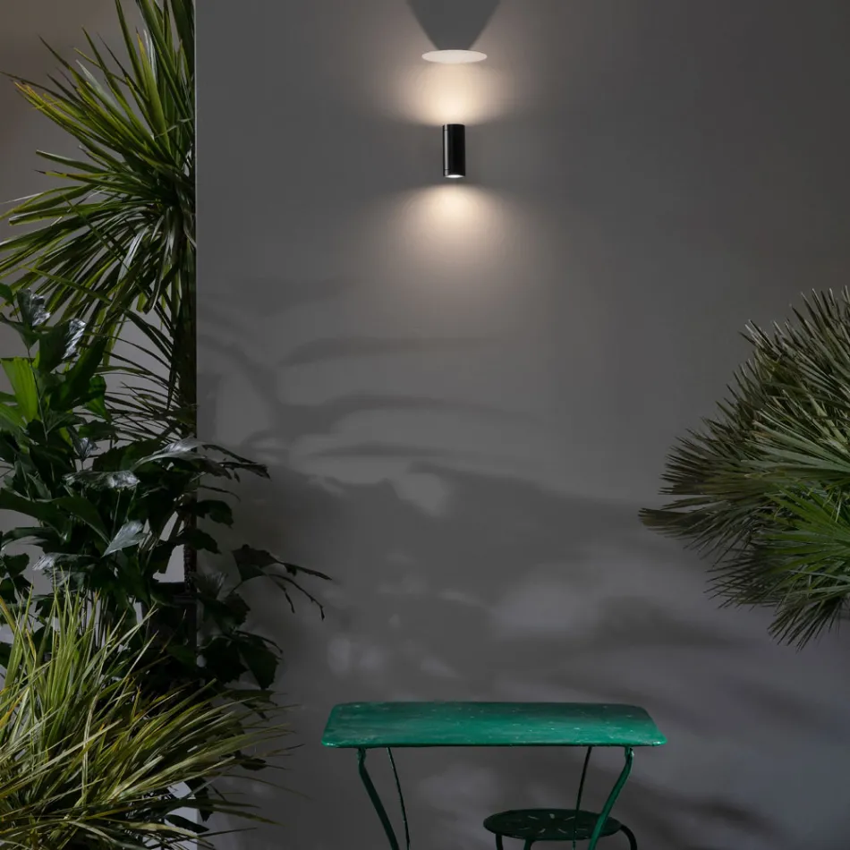 Design buitenwandlamp in wit of zwart aluminium - Leopida Viadurini