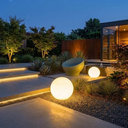 Bolvormige lamp van albastkleurig polyethyleen, gemaakt in Italië - Calipso Viadurini
