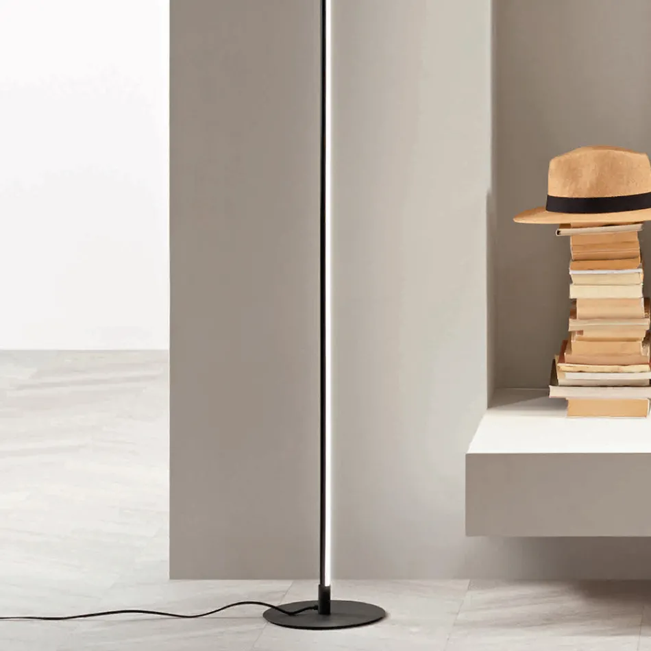 Vloerlamp van zwart geverfd metaal met led-licht - oranje Viadurini