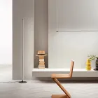 Vloerlamp van zwart geverfd metaal met led-licht - oranje Viadurini