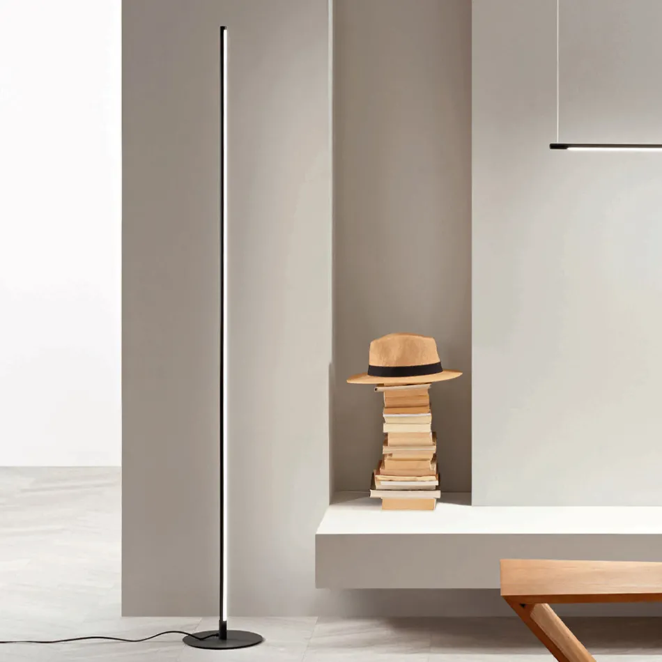 Vloerlamp van zwart geverfd metaal met led-licht - oranje Viadurini