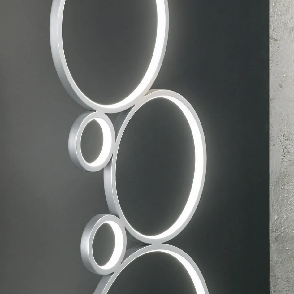 Moderne LED-vloerlamp in goud of zilver gelakt metaal - Punto Viadurini