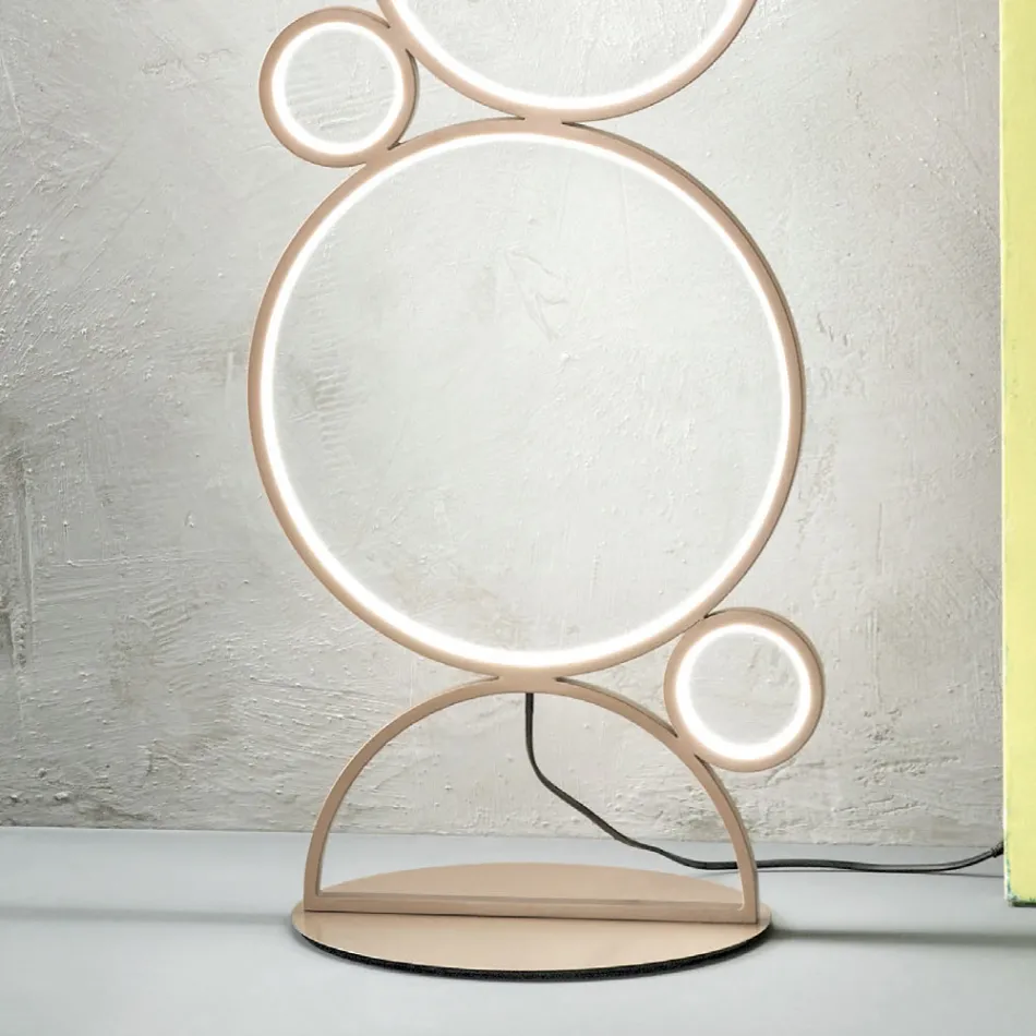 Moderne LED-vloerlamp in goud of zilver gelakt metaal - Punto Viadurini