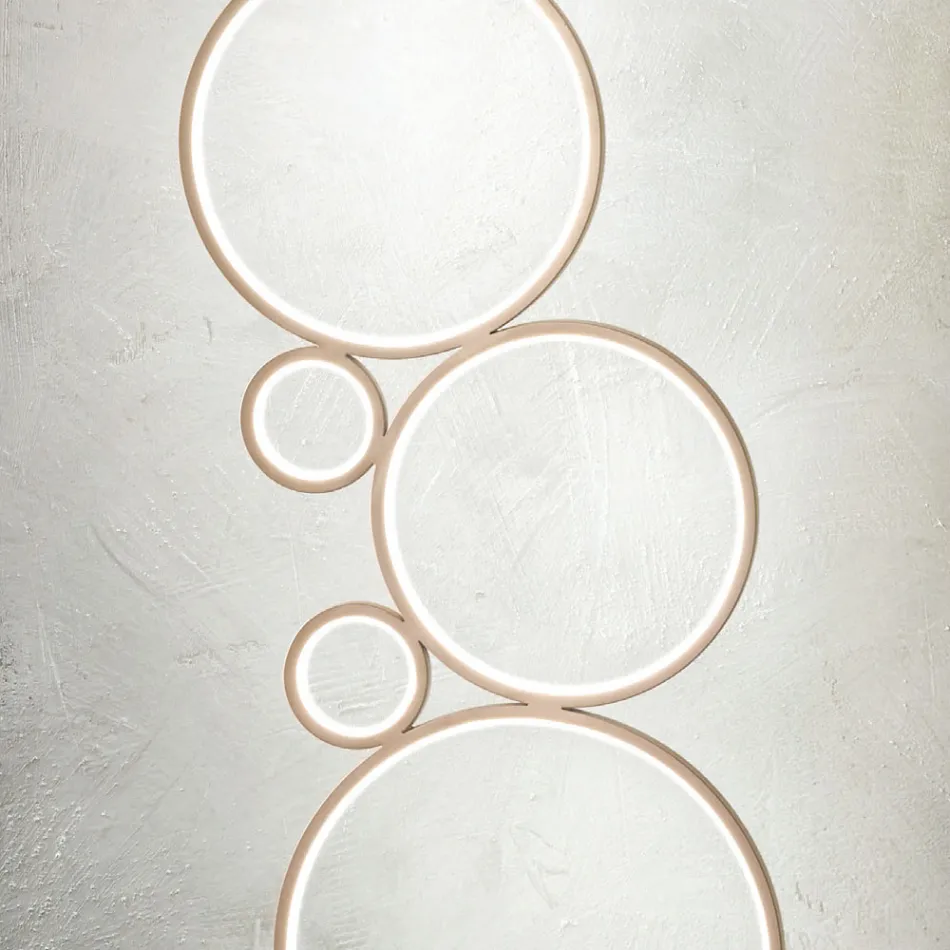 Moderne LED-vloerlamp in goud of zilver gelakt metaal - Punto Viadurini