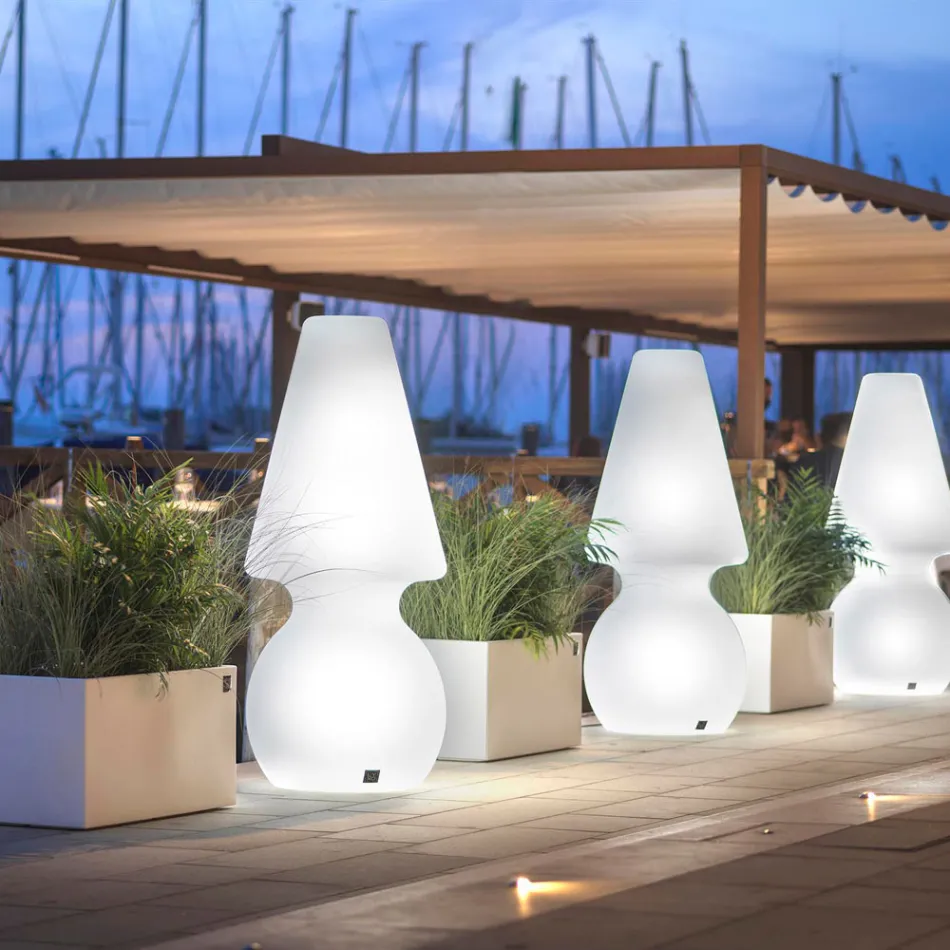 Alvarez staande buitenlamp met LED-verlichting, gemaakt van polyethyleen in Italië. Viadurini