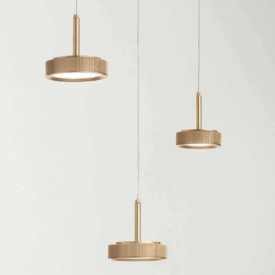 Kroonluchter met ronde voet van goudgeverfd metaal en LED-licht - Hornbeam Viadurini