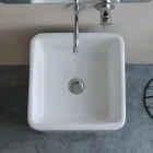 Vrijstaande vierkante keramische wastafel met een modern design - Papavero Viadurini