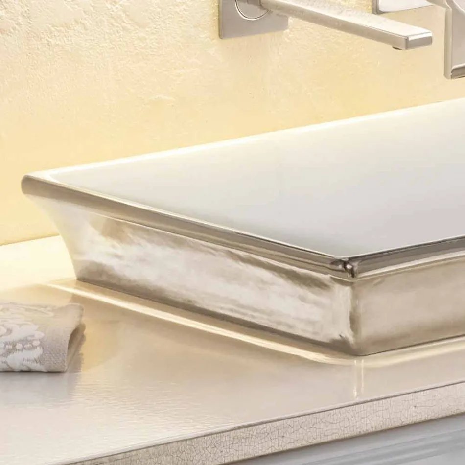 Semi-verzonken badkamer gootsteen in vuur klei en platina gemaakt in Italië, Guido Viadurini