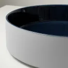 Halo handgedraaide porseleinen wastafel voor op het aanrecht, gemaakt in Italië. Viadurini