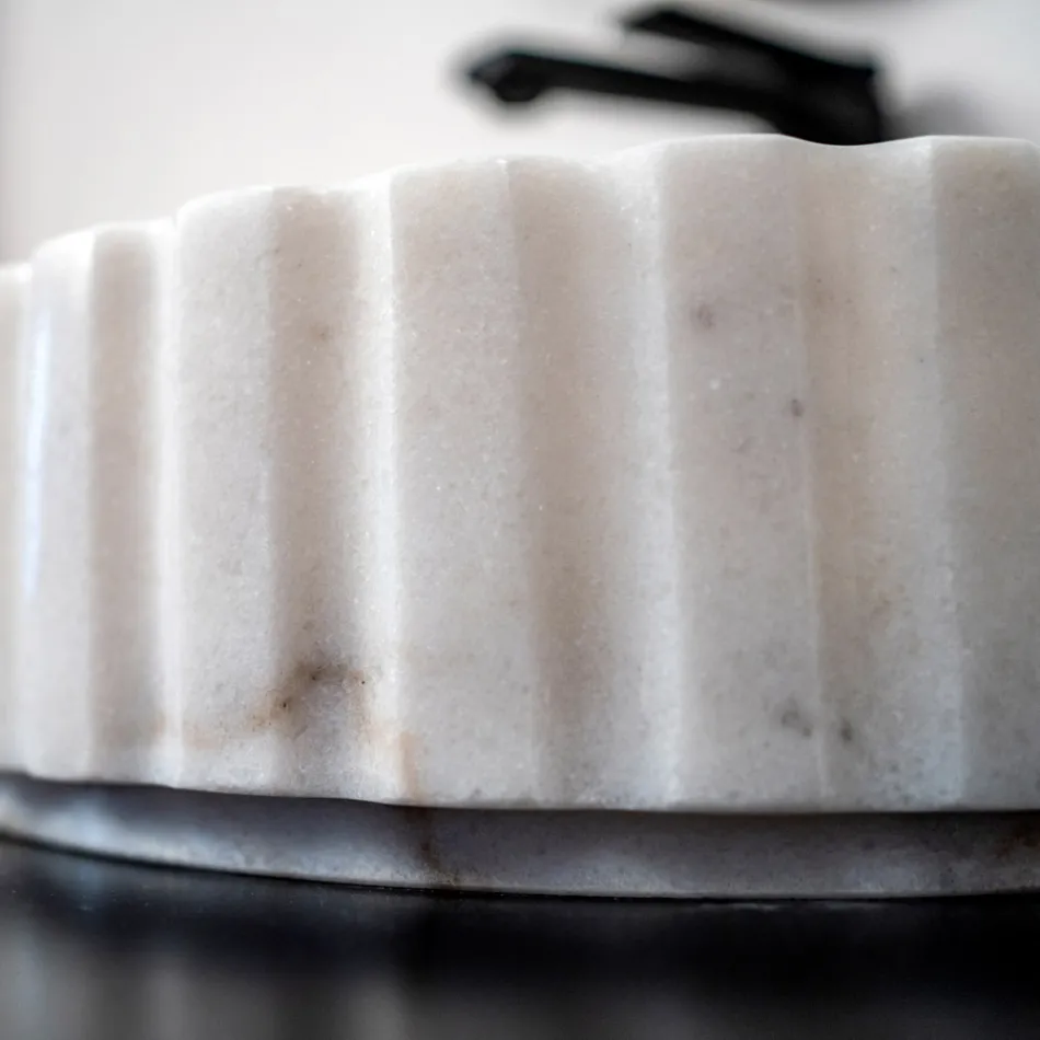 Ovale opzetwastafel voor de badkamer van wit marmer - Cunzite Viadurini