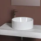 Ronde wastafel voor op het aanrecht, uitgevoerd in wit keramiek en modern design - Papavero Viadurini